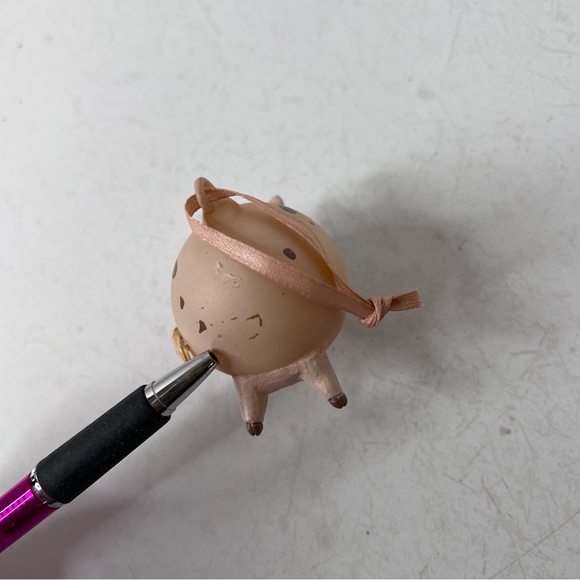 Pink Pig round ornament - Picture 9 of 12